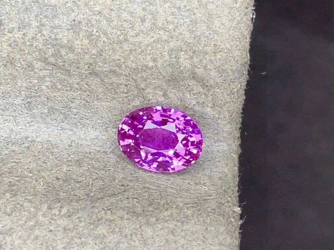 天然薰衣草紫蓝宝石 重量: 1.05ct  规格: 6.2*4.8*3.8
