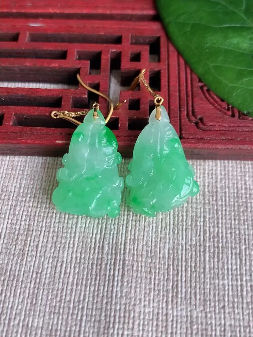 天然A货翡翠18K金镶嵌飘绿白菜耳坠尺寸22×14.3×7.4m量5.36g 0318