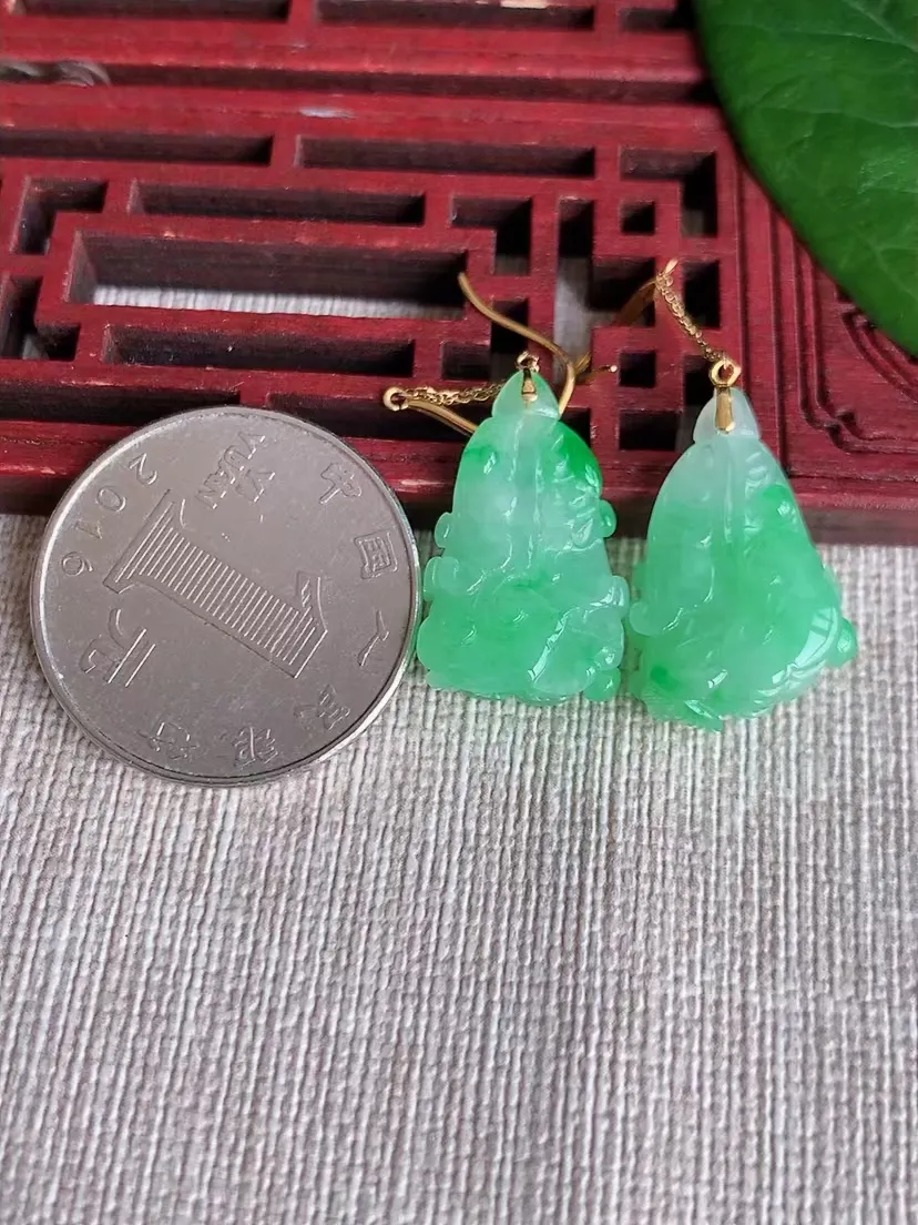 天然A货翡翠18K金镶嵌飘绿白菜耳坠尺寸22×14.3×7.4m量5.36g 0318