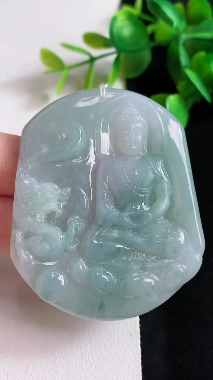 天然A货翡翠大日如来吊坠，尺寸58.5-48.4-5.6，重量:34.30g
3月21日