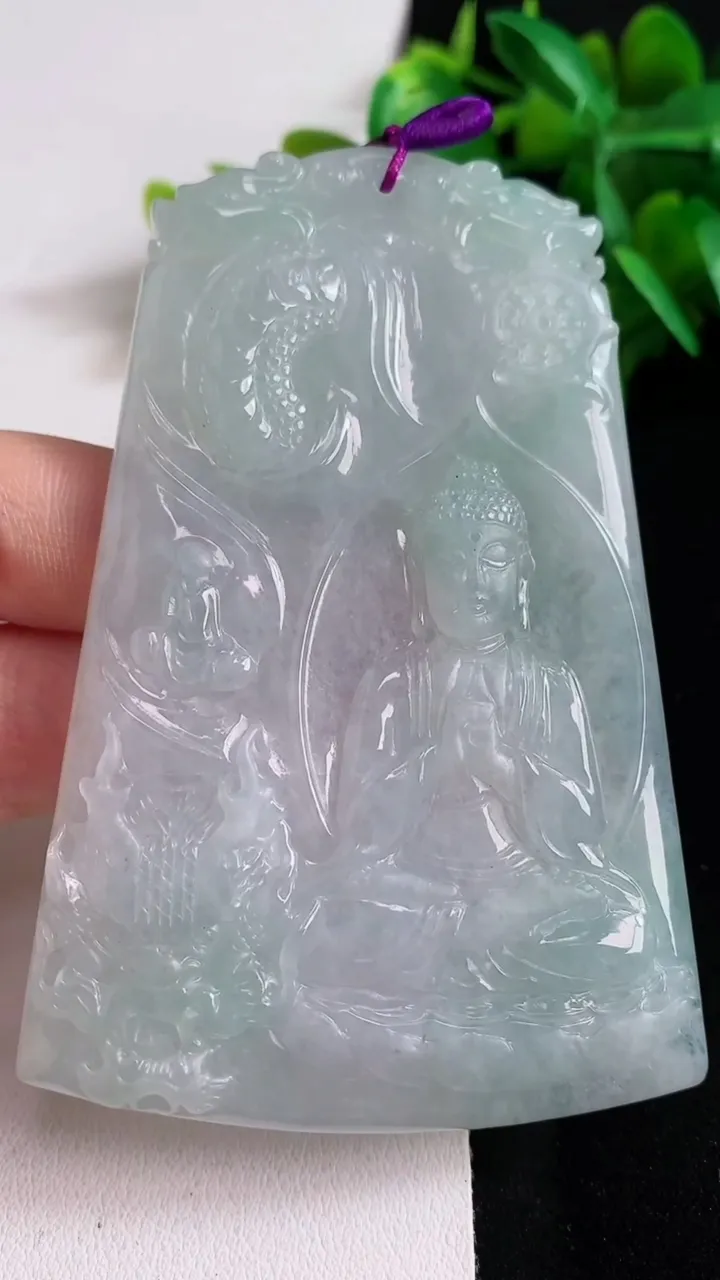 天然A货翡翠祥龙大日如来吊坠，尺寸79-52.8-5.7，重量:53.52g
3月21日