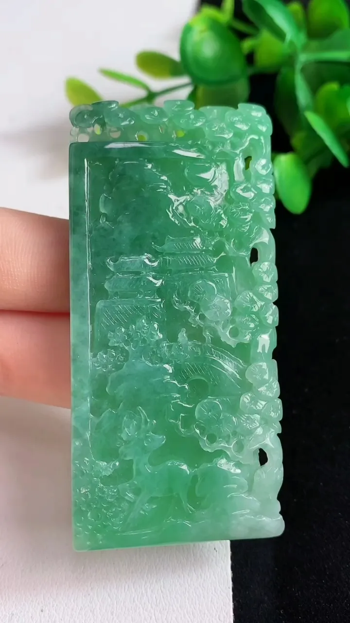 天然A货翡翠山水牌吊坠，尺寸68.8-33-5，重量:32.70g
3月21日