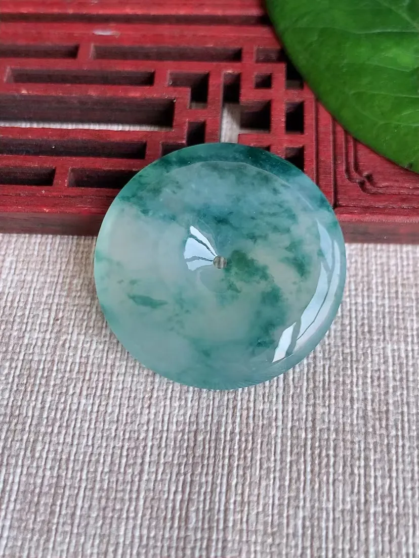 天然A货翡翠飘花平安扣吊坠尺寸30.4×5.2m量10.58g 0322