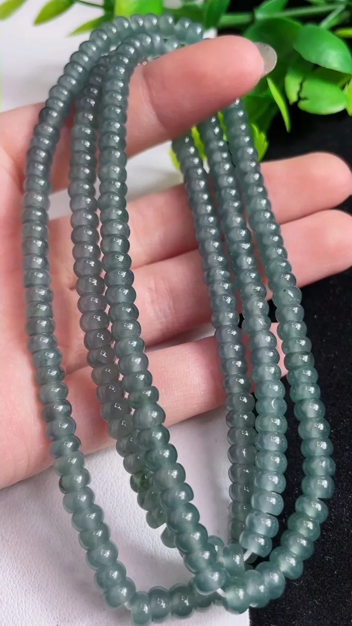 天然A货翡翠蓝水算盘珠项链226颗，尺寸5.2，重:42.79g
3月25日
