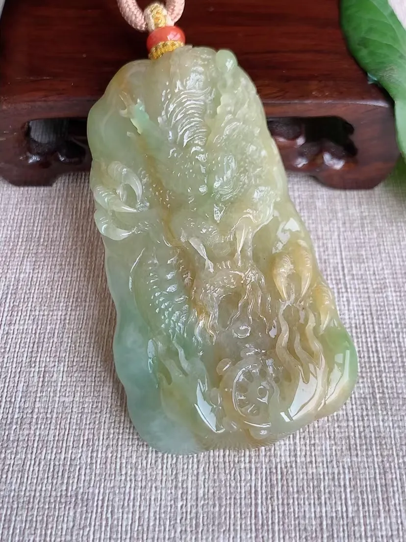 天然A货翡翠黄翡龙牌吊坠尺寸71.5×40×11m量65.76g 0322