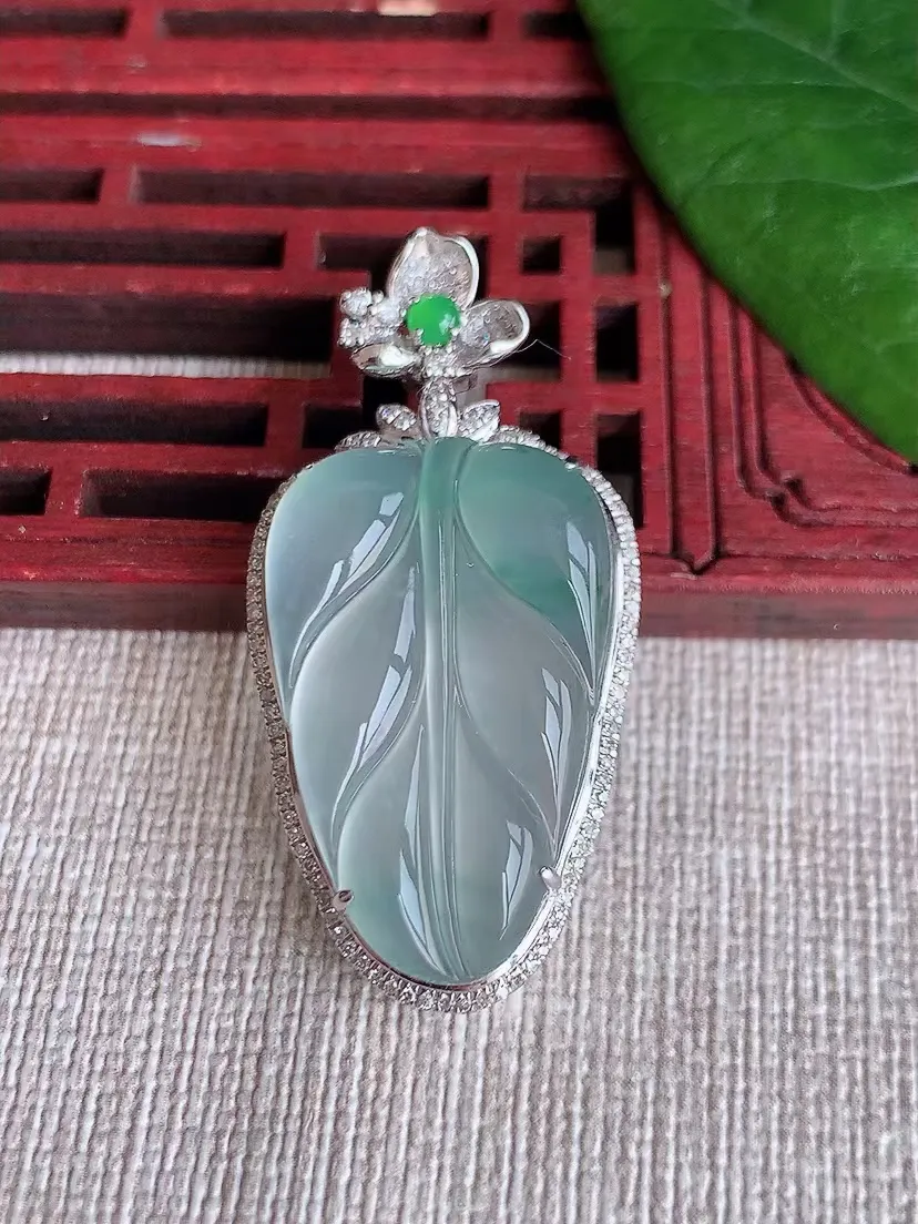 天然A货翡翠18K金伴钻镶嵌飘花叶子金枝玉叶吊坠尺寸40.5×20×8.3裸石27.3×17.2m量