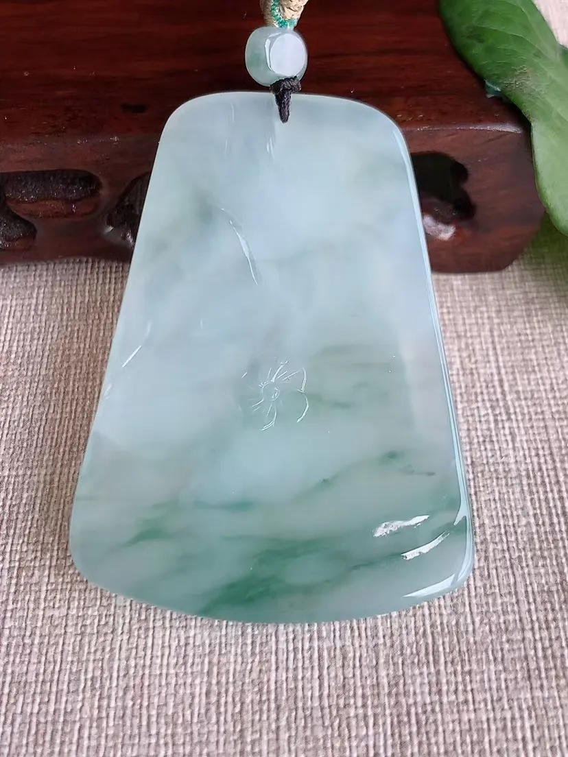 天然A货翡翠飘花大日如来吊坠尺寸57.8×42×5.7m量31.42g 0322