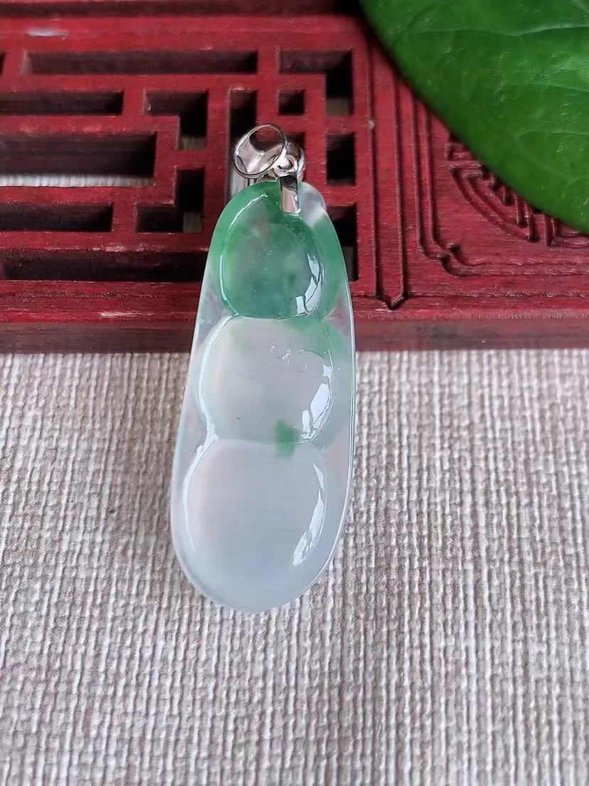 天然A货翡翠18K金扣头飘花四季豆福豆平安豆吊坠尺寸33.7×13.4×6m量5.31g 0322