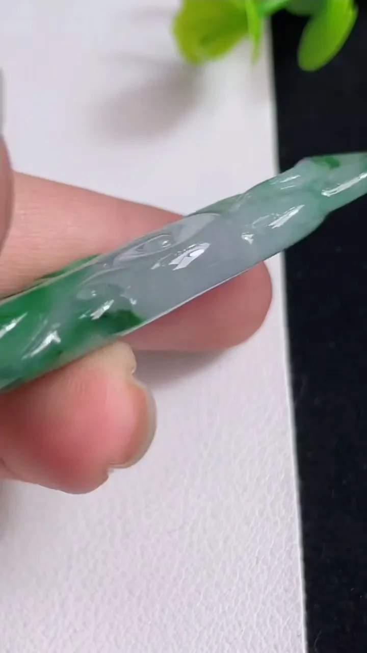 天然A货翡翠凤凰吊坠，尺寸52-21-7，重:14.22g
3月25日