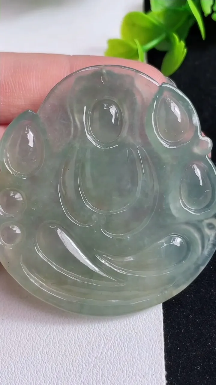 天然A货翡翠观音菩萨吊坠，尺寸52.7-49.2-6，重:26.29g
3月25日