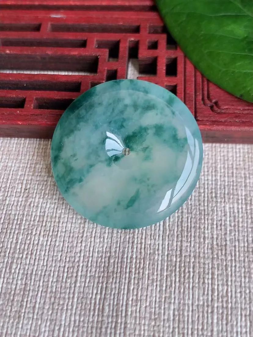 天然A货翡翠飘花平安扣吊坠尺寸30.4×5.2m量10.58g 0322