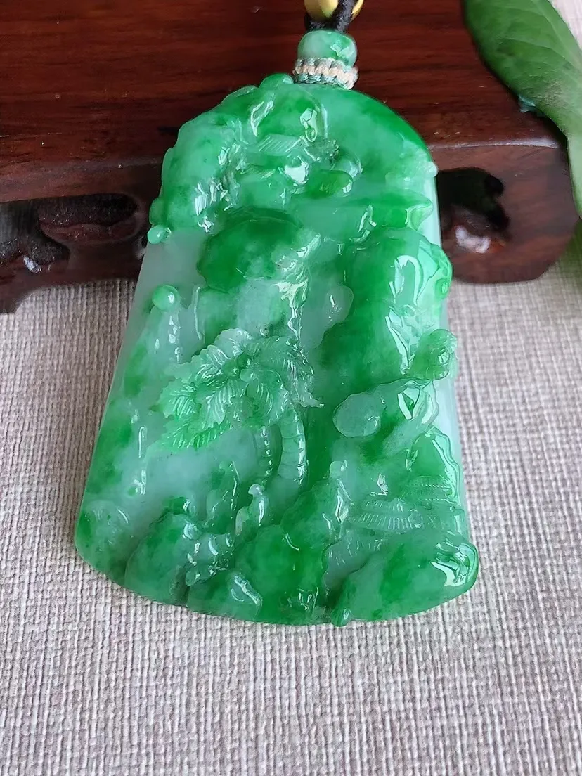 天然A货翡翠冰润飘绿意境山水牌吊坠 尺寸59.5×43×13m量57.62g 0322