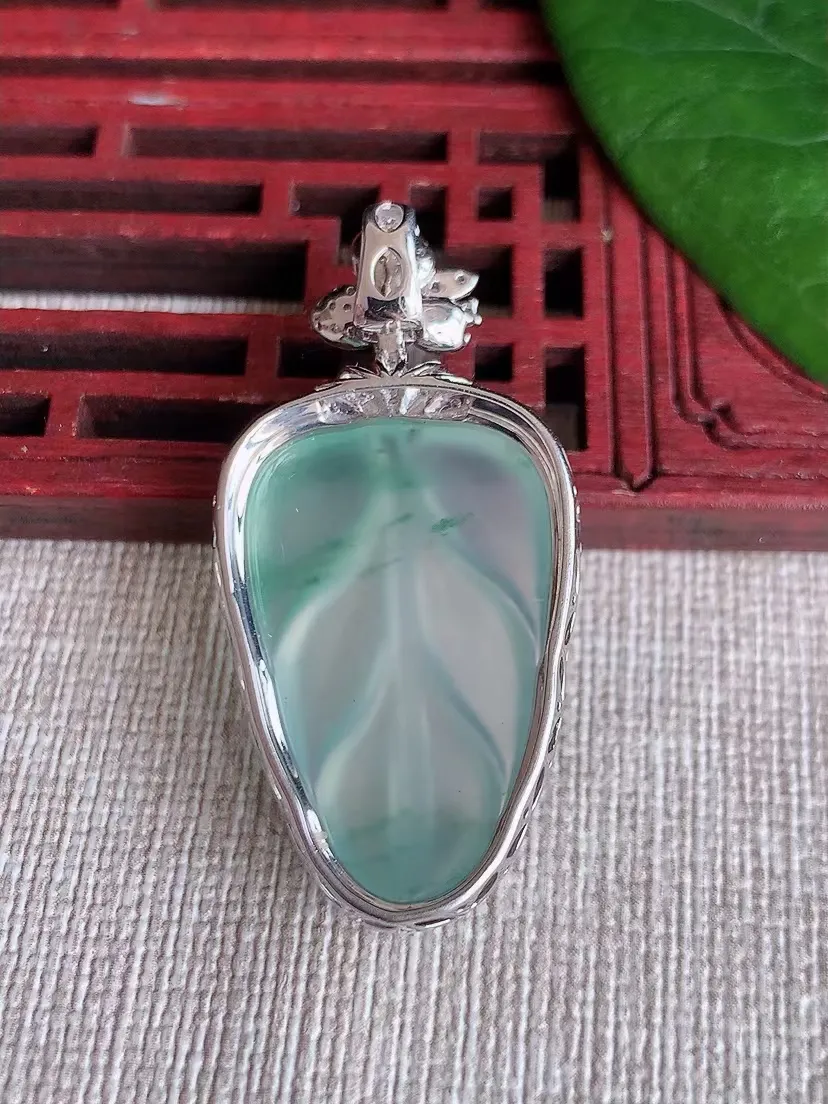 天然A货翡翠18K金伴钻镶嵌飘花叶子金枝玉叶吊坠尺寸40.5×20×8.3裸石27.3×17.2m量6.58g 0322