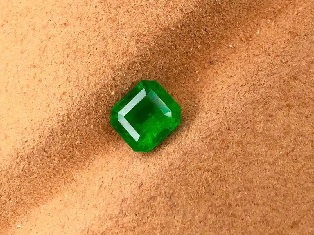 天然沃顿祖母绿裸石 重量: 1.13ct  规格: 6.31*5.74*4.50