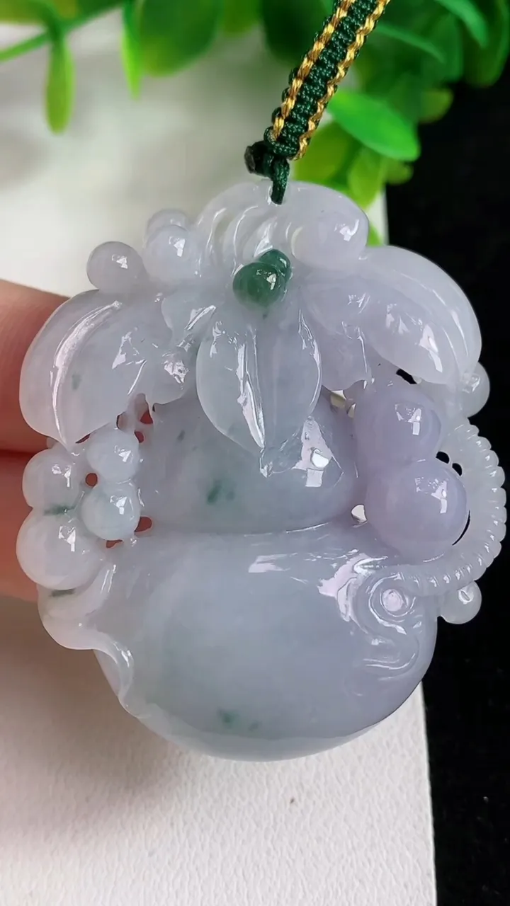 天然A货翡翠紫罗兰 飘花葫芦吊坠，尺寸51.5-41.6-10.5，重量:42.53g
3月27日