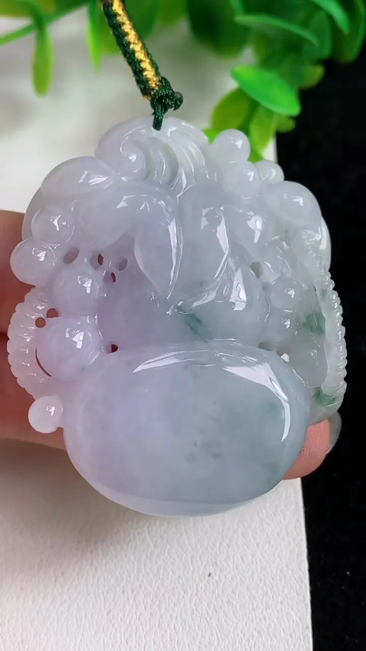天然A货翡翠紫罗兰 飘花葫芦吊坠，尺寸51.5-41.6-10.5，重量:42.53g
3月27日
