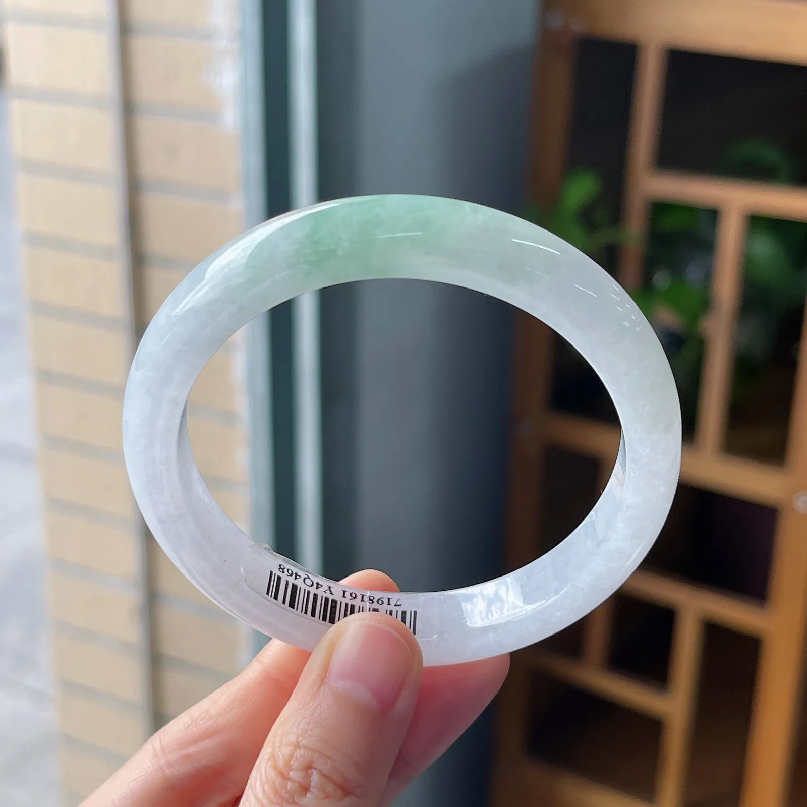 正圈59.1圈口，翡翠糯化种淡绿色手镯