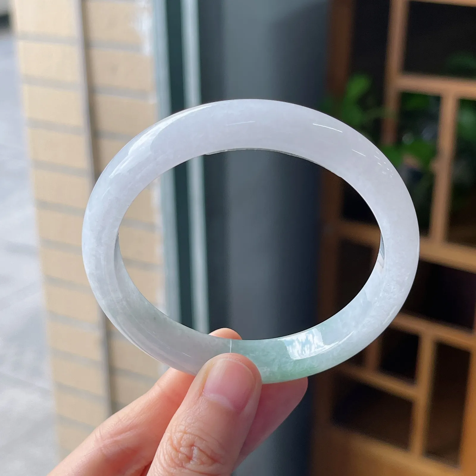 正圈59.1圈口，翡翠糯化种淡绿色手镯