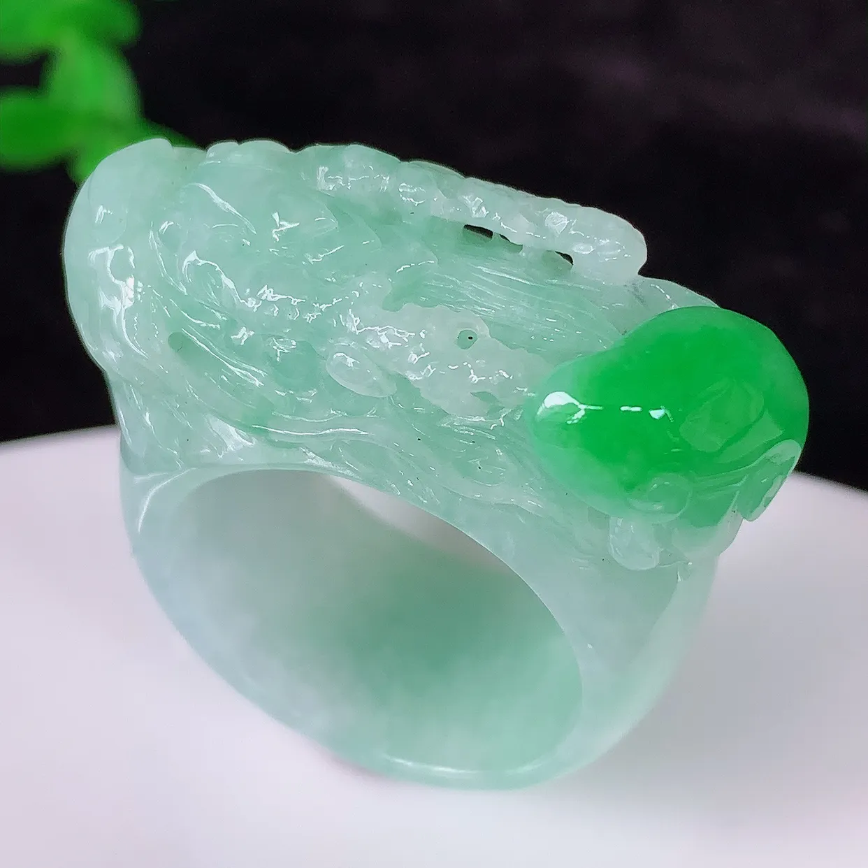 自然光实拍，冰润冰糯种飘阳绿龙头20mm内径翡翠扳指，冰润指环，玉扳指，财源滚滚，玉质细腻起胶，种水好！#1.1