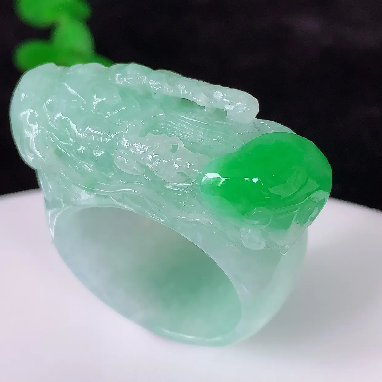 自然光实拍，冰润冰糯种飘阳绿龙头20mm内径翡翠扳指，冰润指环，玉扳指，财源滚滚，玉质细腻起胶，种水好！#1.1