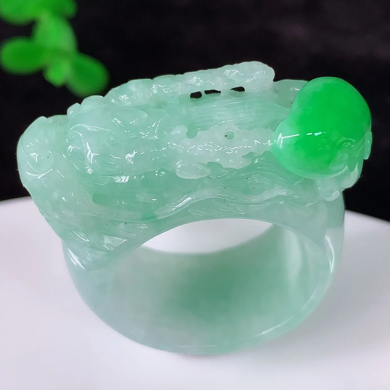 自然光实拍，冰润冰糯种飘阳绿龙头20mm内径翡翠扳指，冰润指环，玉扳指，财源滚滚，玉质细腻起胶，种水好！#1.1