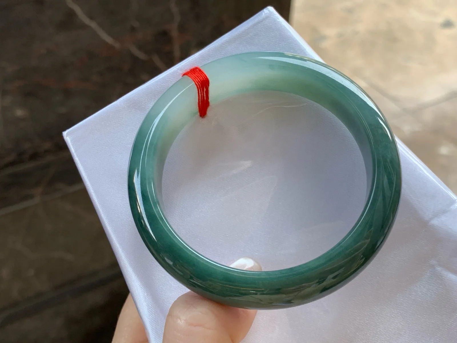 油青手镯
尺寸：56.2-13.4-8.3mm
半山半水～耐看的 无瑕疵