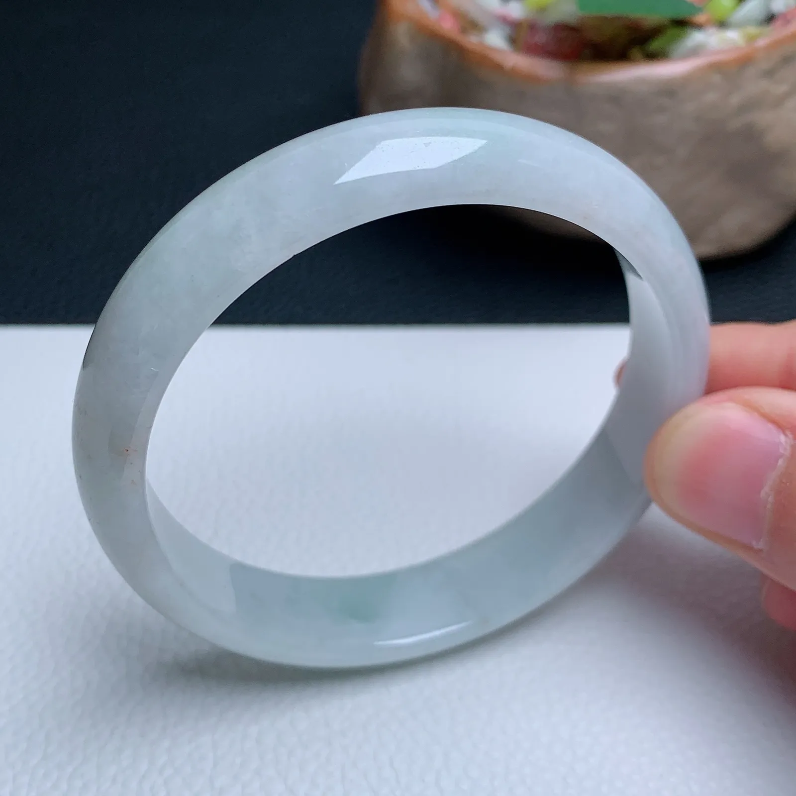 天然翡翠圈口59-60老坑手镯 玉质细腻 种水好 尺寸：59.5-12.8-6.8mm  M11