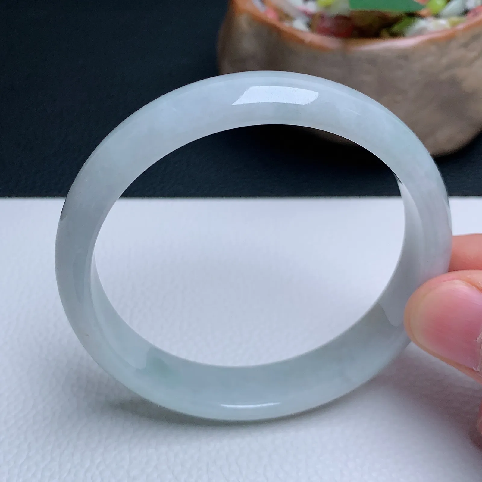天然翡翠圈口59-60老坑手镯 玉质细腻 种水好 尺寸：59.5-12.8-6.8mm  M11