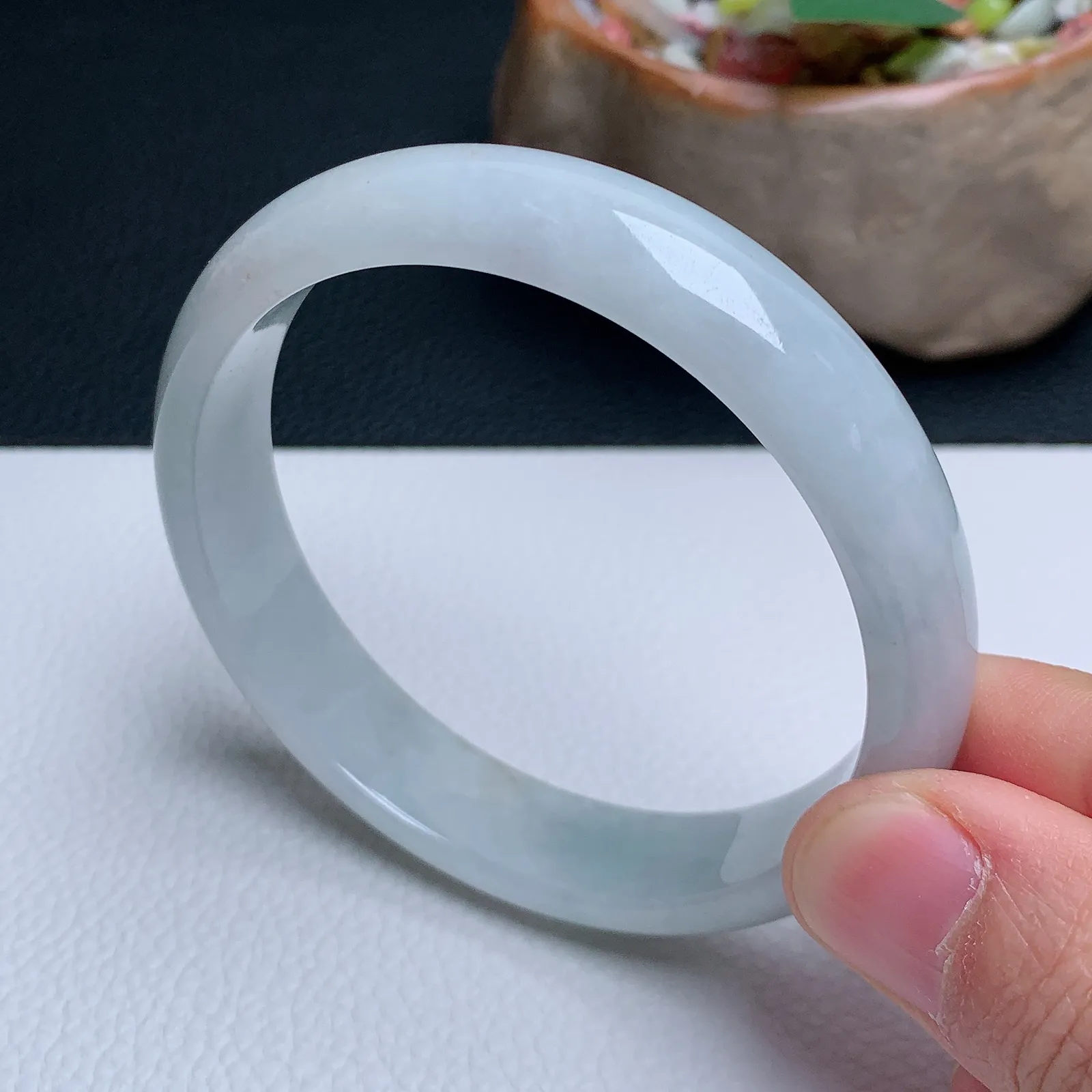 天然翡翠圈口59-60老坑手镯 玉质细腻 种水好 尺寸：59.5-12.8-6.8mm  M11