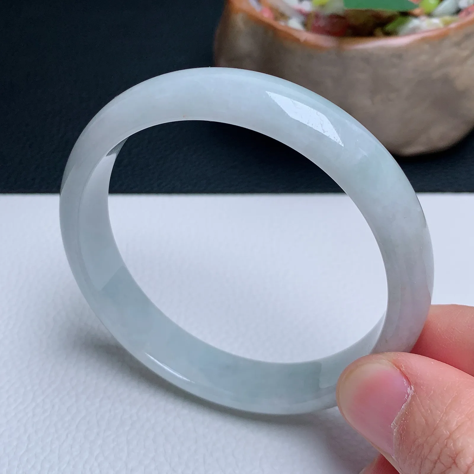 天然翡翠圈口59-60老坑手镯 玉质细腻 种水好 尺寸：59.5-12.8-6.8mm  M11