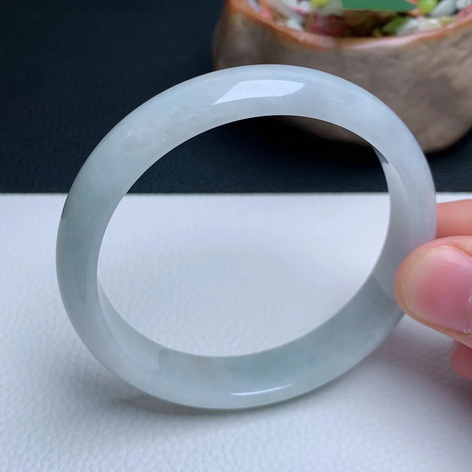 天然翡翠圈口59-60老坑手镯 玉质细腻 种水好 尺寸：59.5-12.8-6.8mm  M11
