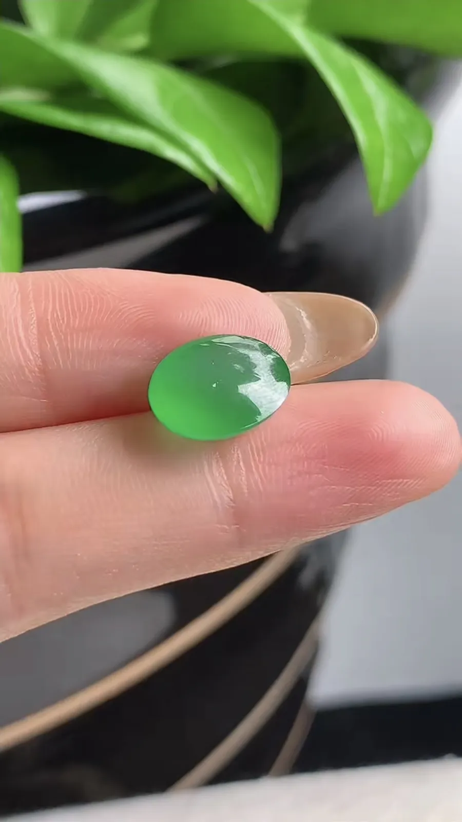 a货翡翠老坑冰种阳绿蛋面镶嵌件 尺寸12×9.4×5.2mm