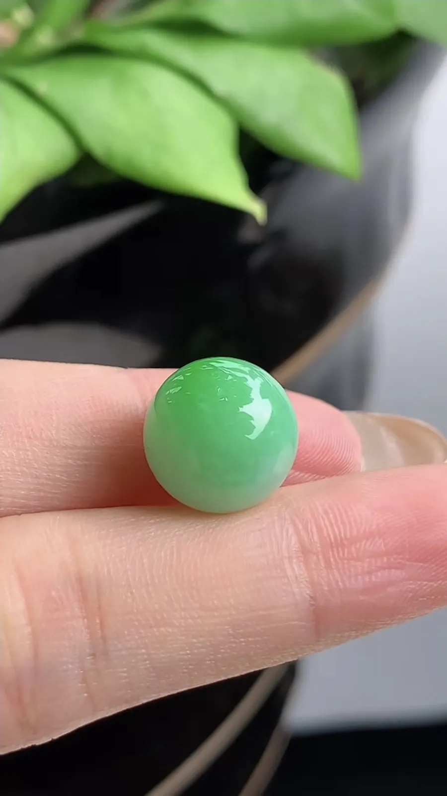 a货翡翠老坑种飘绿圆珠转运珠 尺寸12.6mm