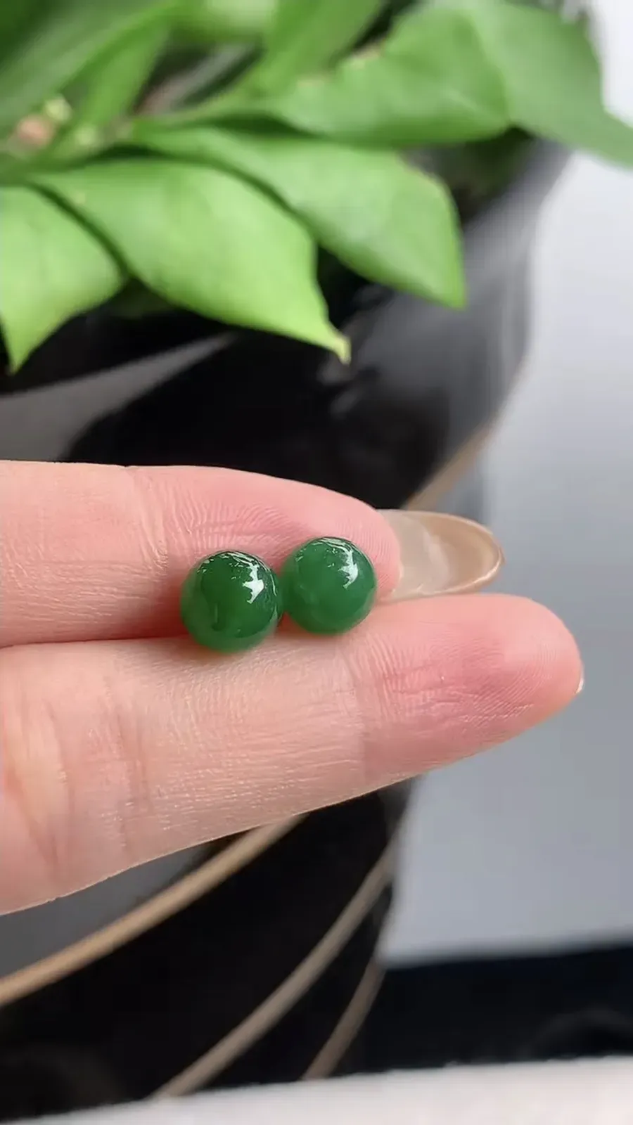 a货翡翠老坑冰种满绿圆珠转运珠镶嵌件一对 尺寸7.3mm