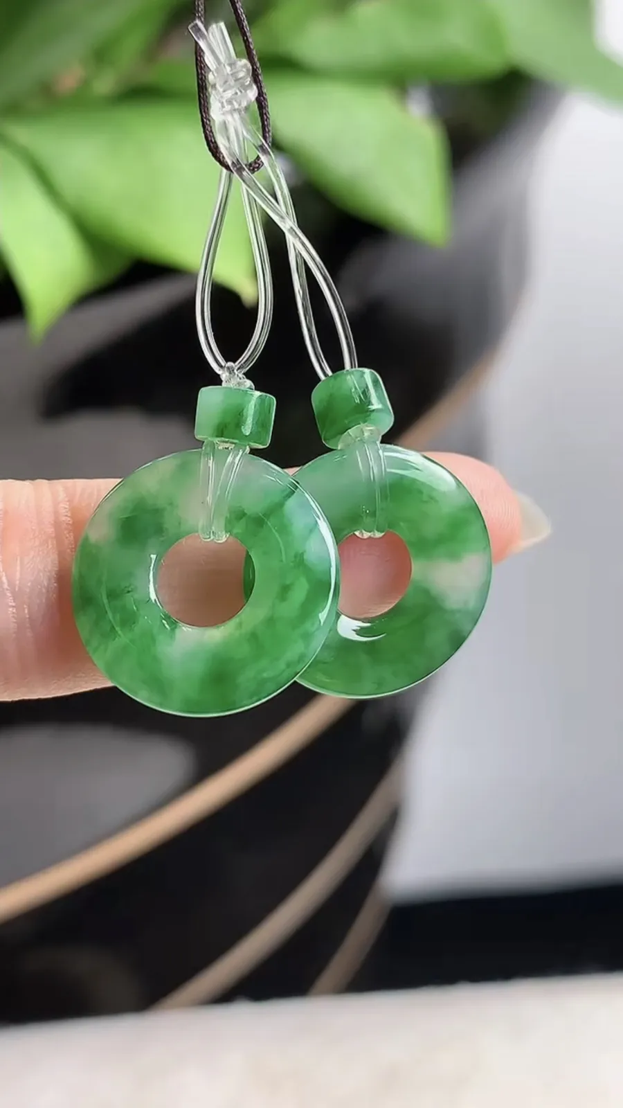 a货翡翠老坑冰种飘绿平安环吊坠一对  尺寸16×2.4mm