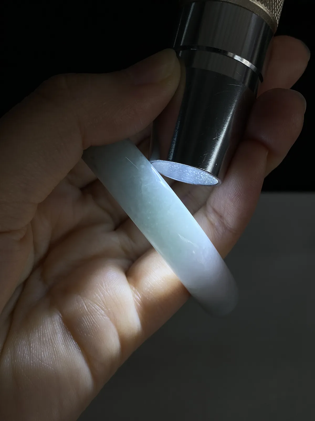 正圈57.3圈口，翡翠糯化种飘绿手镯