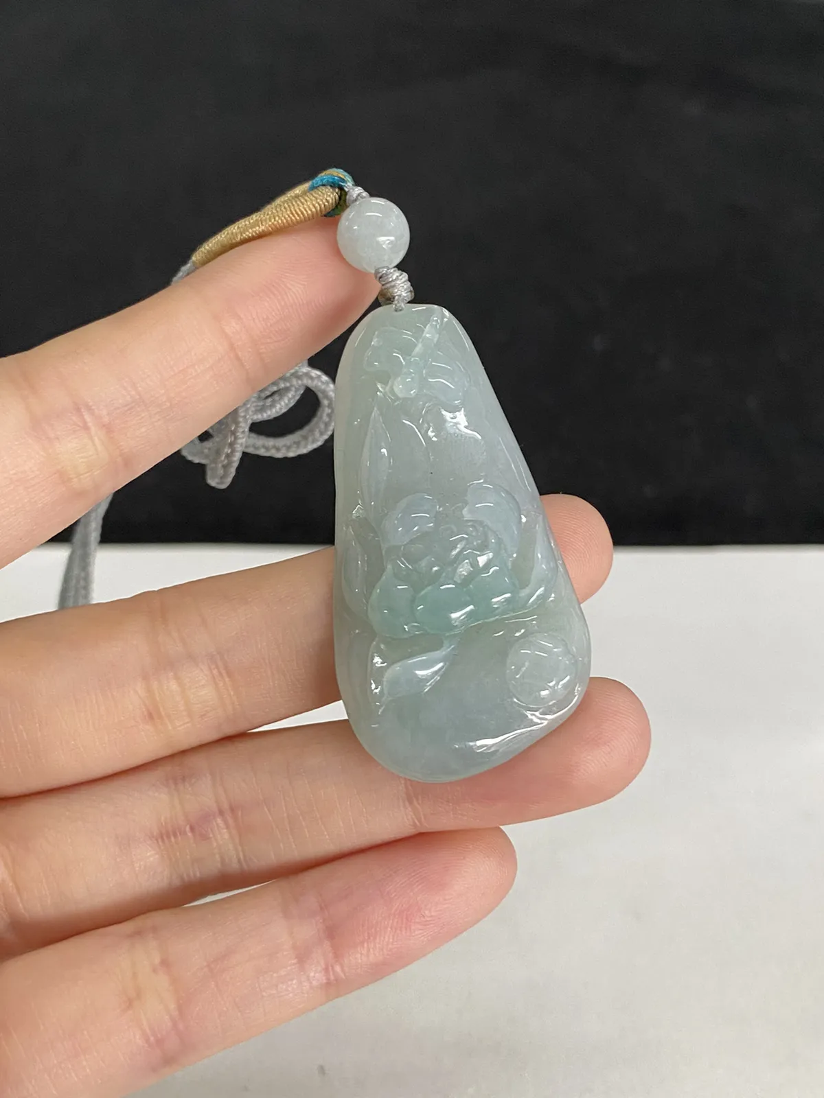 翡翠糯化种白色翡翠，配珠未测