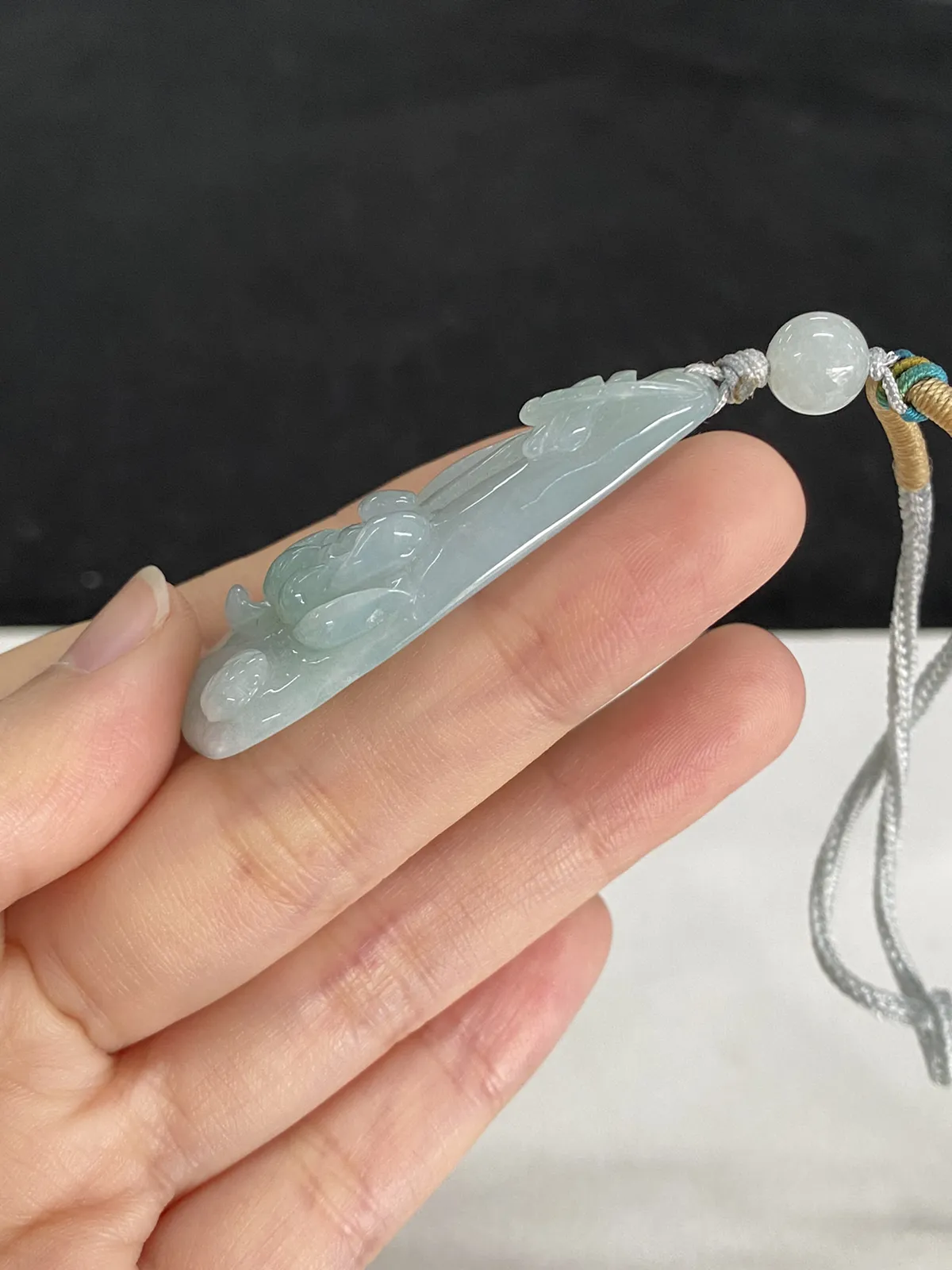 翡翠糯化种白色翡翠，配珠未测