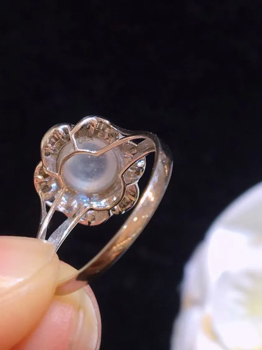 冰种蛋面戒指 、真金真钻镶嵌，种水好，玉质细腻 .裸石尺寸 7.2*6.8