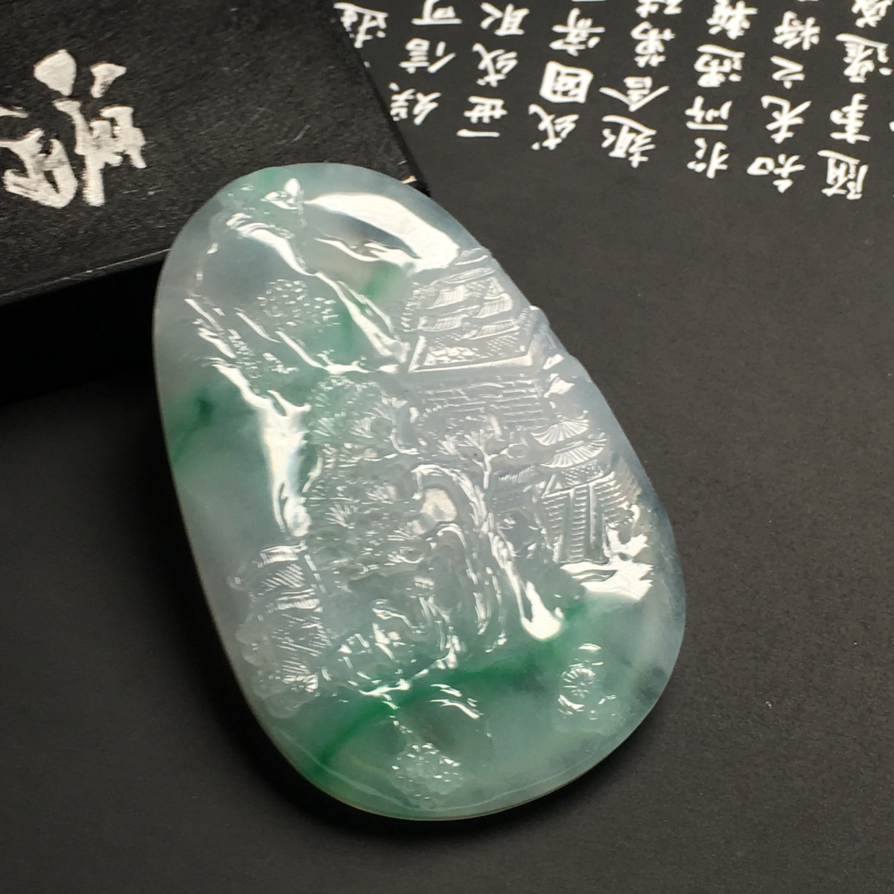 老坑冰种飘绿悠然自得吊坠 尺寸63-41-6.5毫米