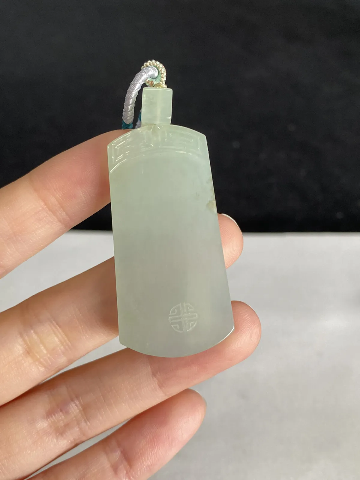 翡翠冰糯种淡绿色无事牌，配珠未测