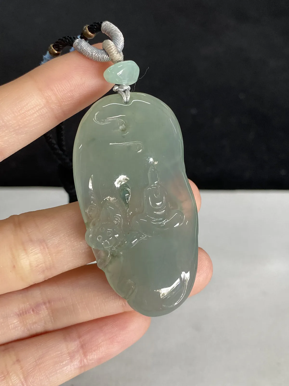 翡翠冰糯种绿色吊坠，配珠未测