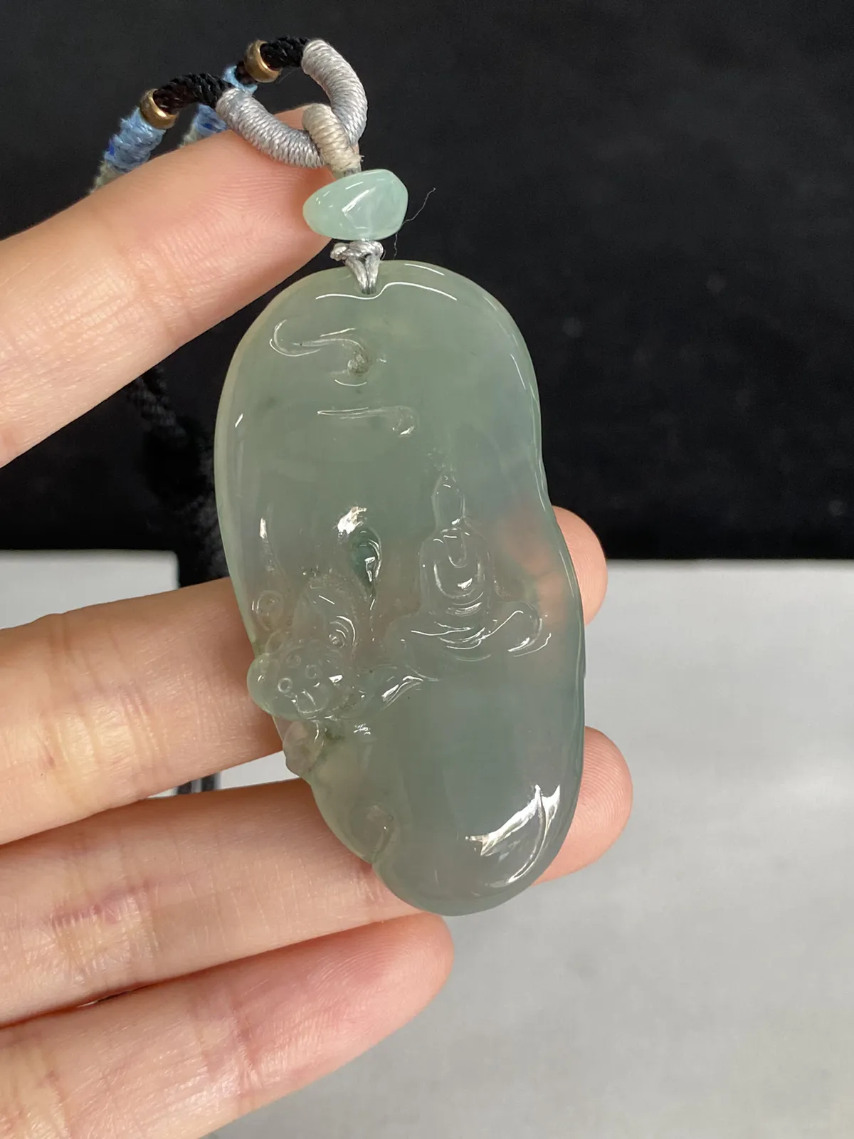 翡翠冰糯种绿色吊坠，配珠未测