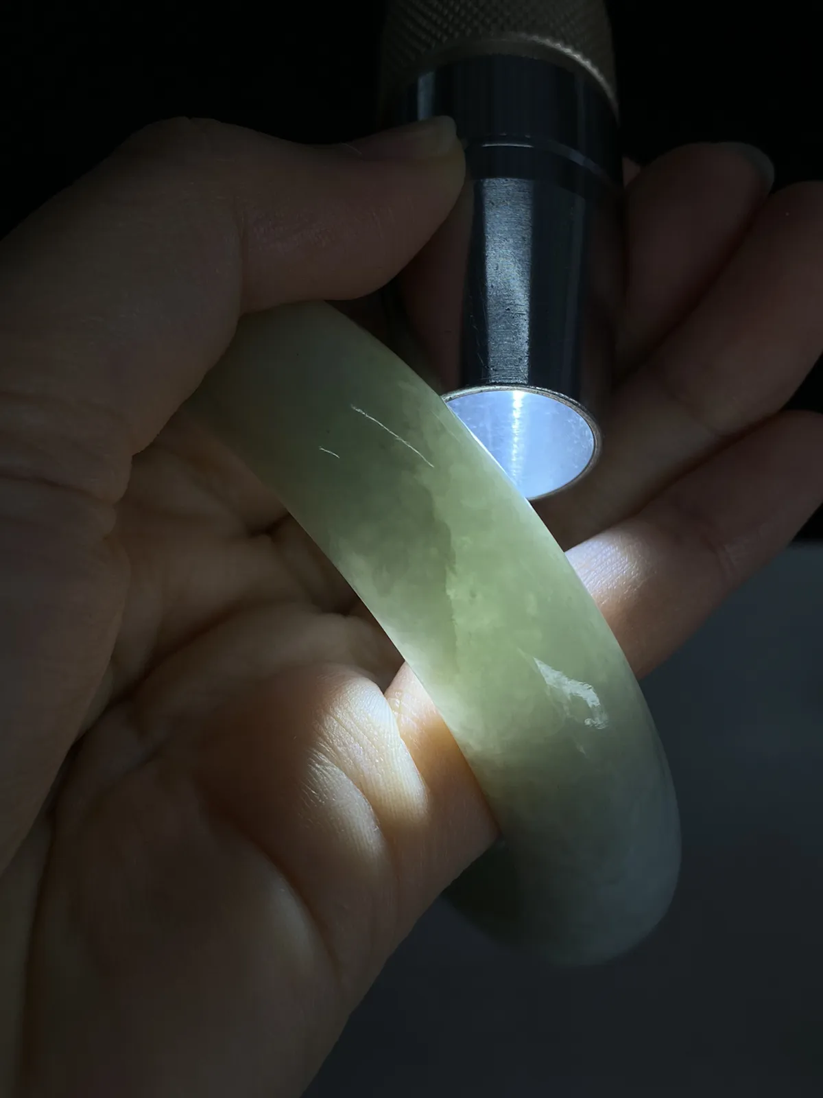 正圈57.8圈口，翡翠糯化种淡黄色手镯