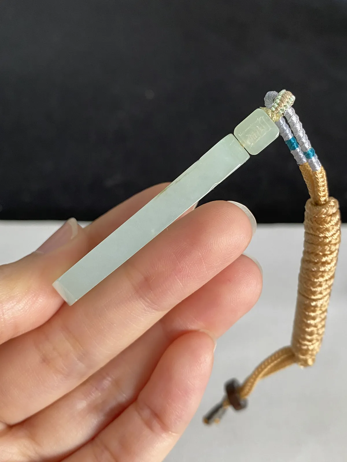 翡翠冰糯种淡绿色无事牌，配珠未测