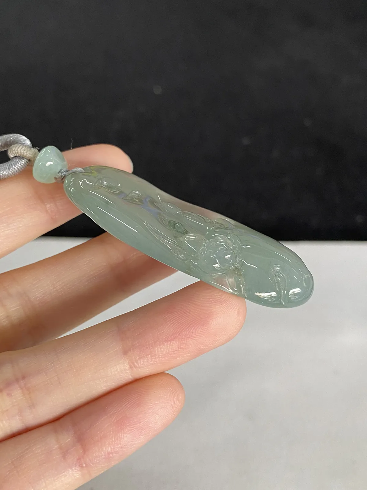 翡翠冰糯种绿色吊坠，配珠未测