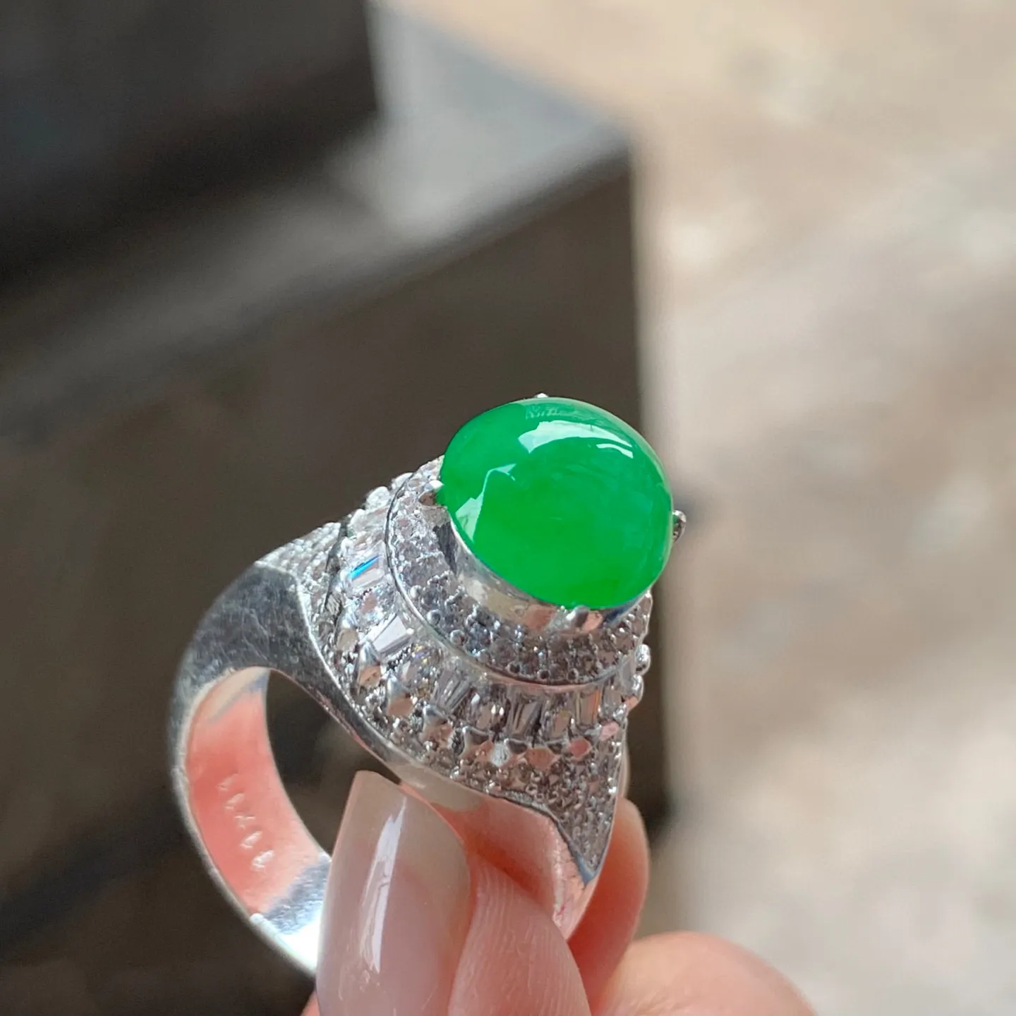 冰阳绿蛋面，颜色漂亮，种好水润，清爽