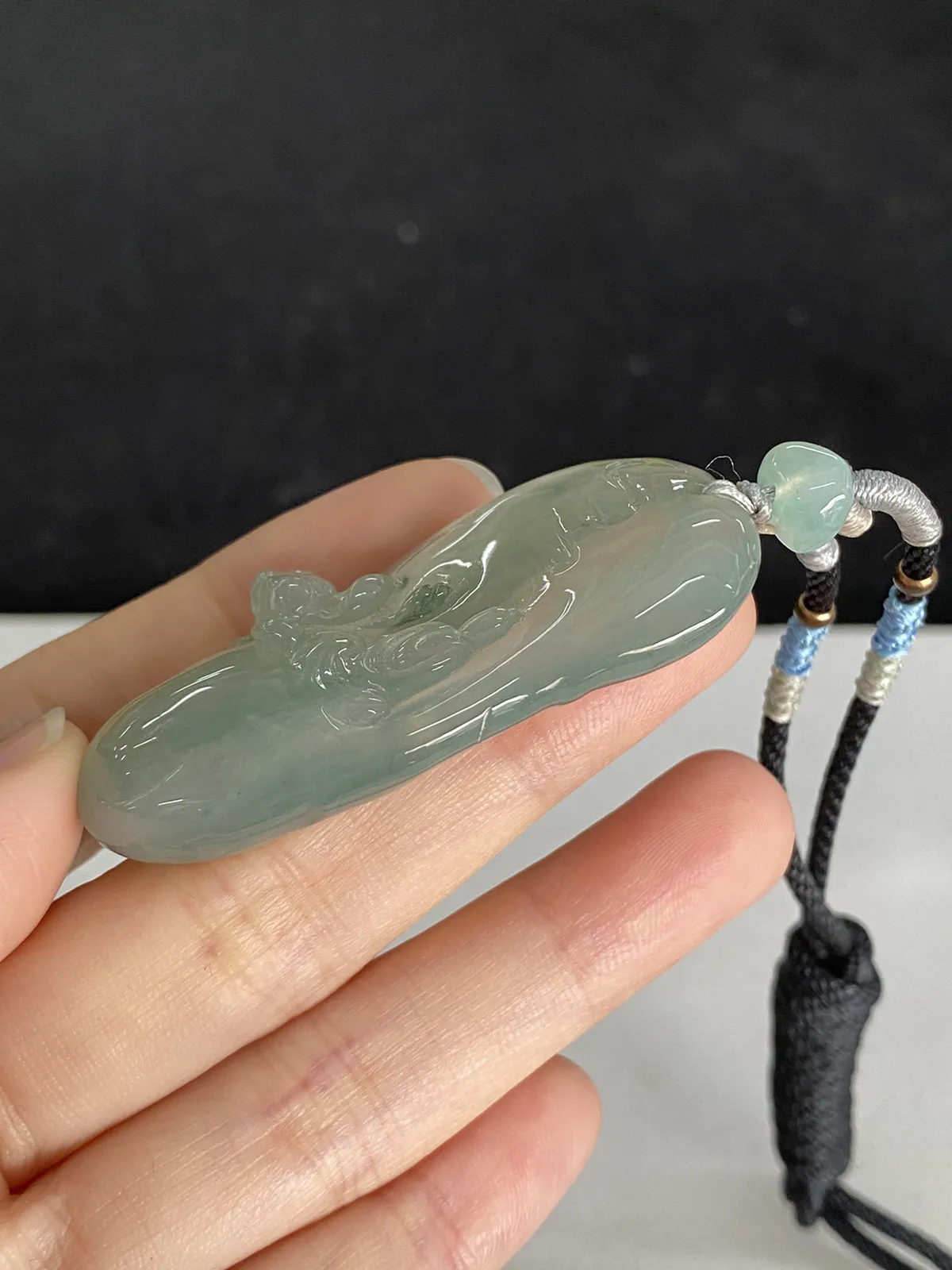 翡翠冰糯种绿色吊坠，配珠未测