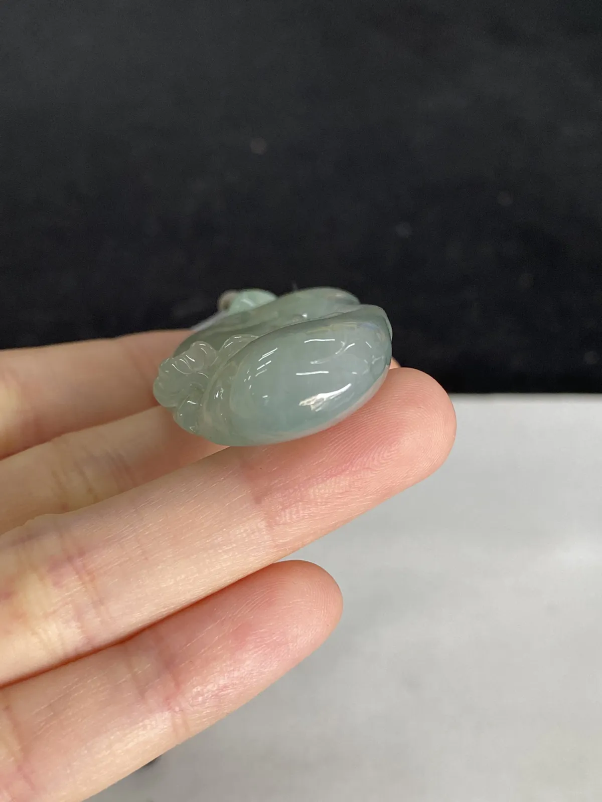 翡翠冰糯种绿色吊坠，配珠未测