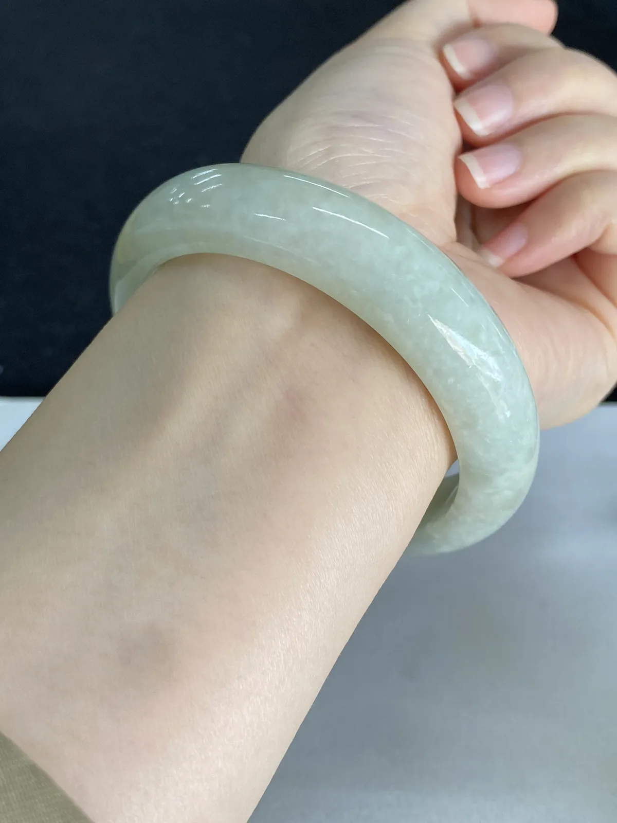 正圈57.8圈口，翡翠糯化种淡黄色手镯